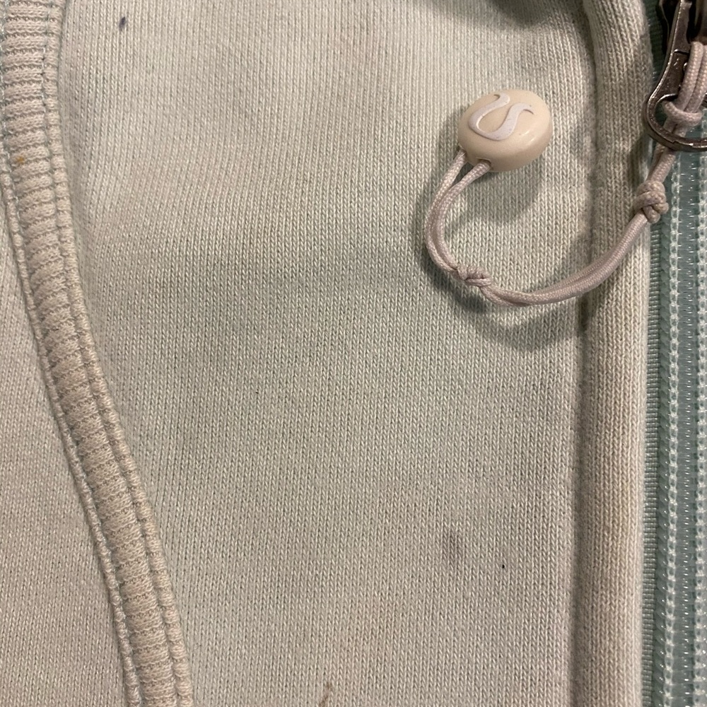 Used condition Lululemon scuba size 2 - Picture 3 of 6